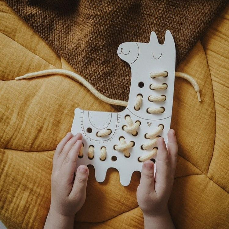 Montessori Rijgbord - Lily The Lama